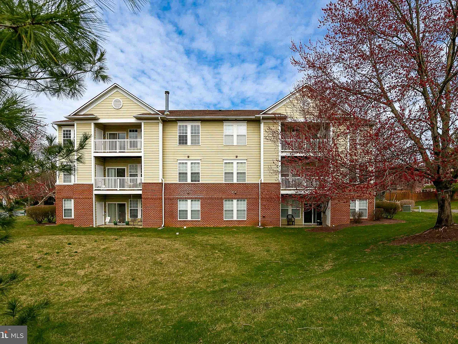 2 bed, 2.0 bath, 1061 sqft, $1,950 — Photo 4