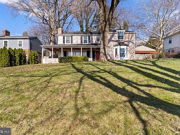 2nd image of 425 Country Club Rd