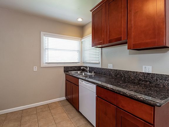 5th image of 212 E 14th St