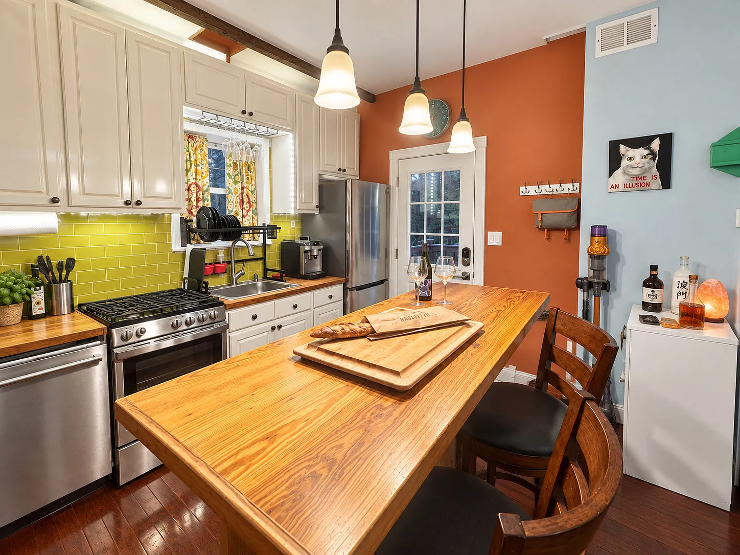 Modern 1-Bedroom Bella Vista Home with Central Air, In-Unit Laundry & Private Patio — Photo 3