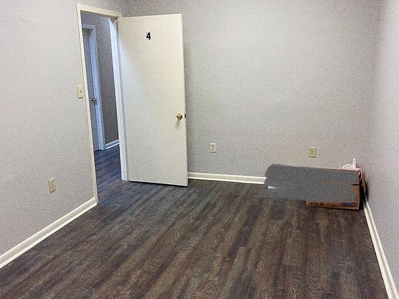 2nd image of 322 E Railroad Ave #4