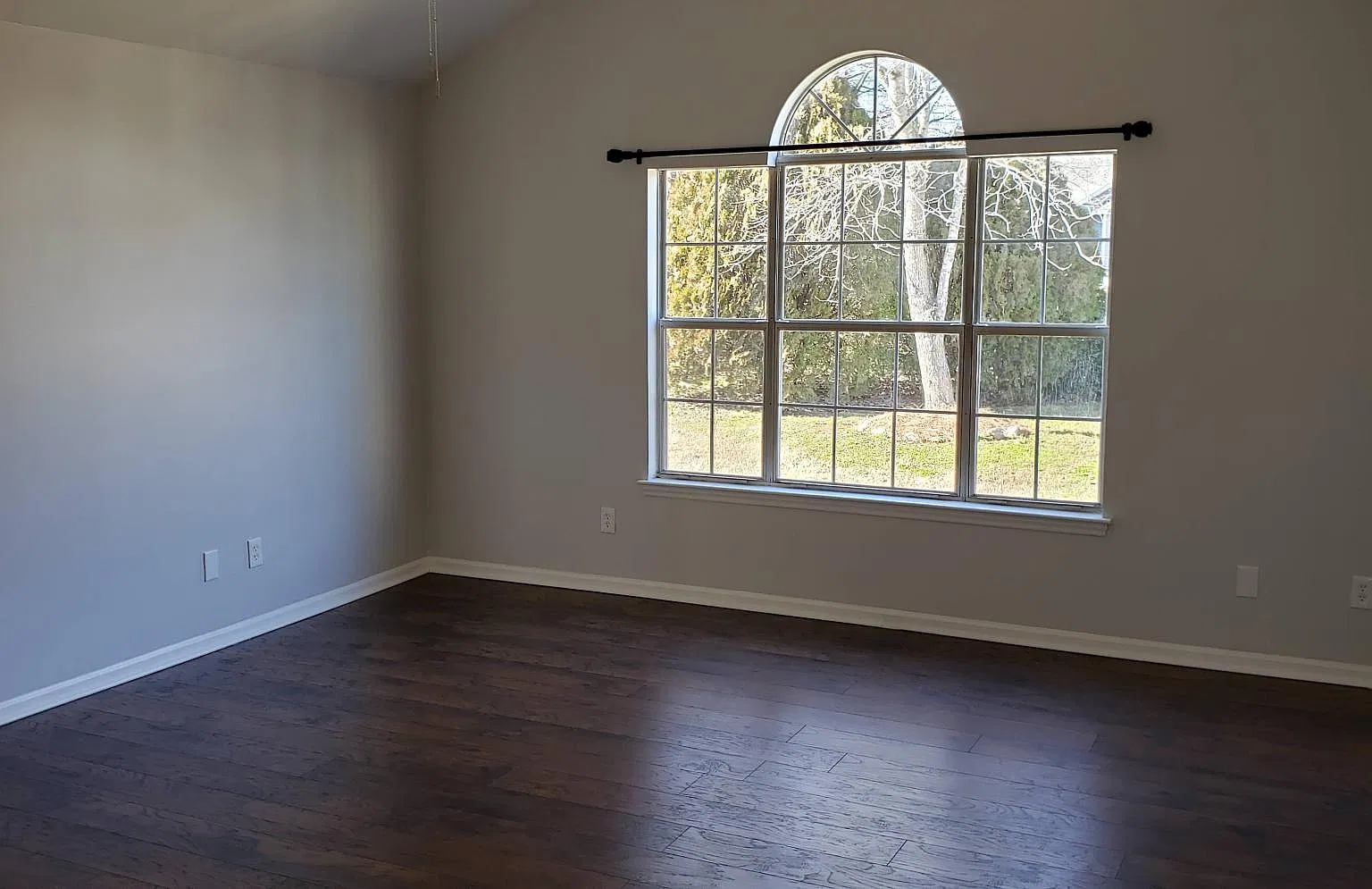 3 bed, 1300 sqft, $1,950 — Photo 3