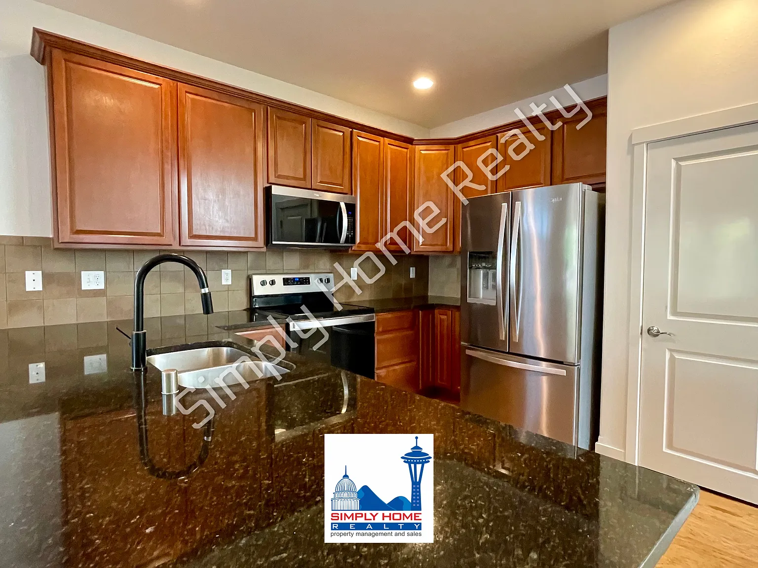 4 bed, 2.5 bath, 2030 sqft, $2,900 — Photo 4