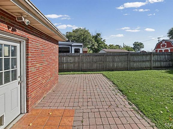 4th image of 46 N Circle Dr