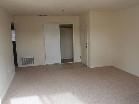 Master Bedroom!walkin clo