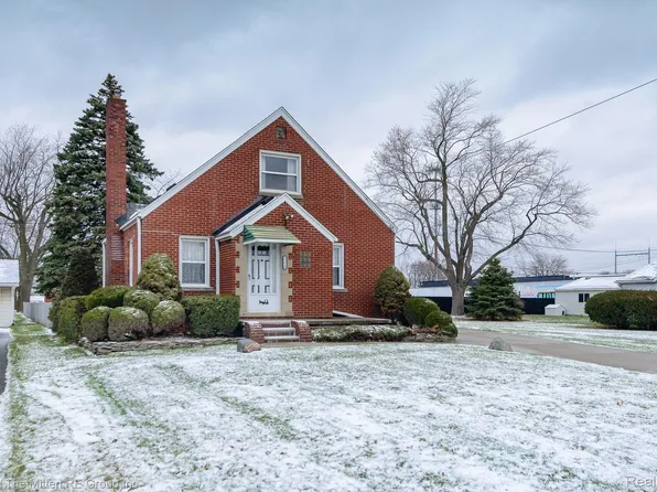 27610 Wick Rd, Romulus, MI 48174