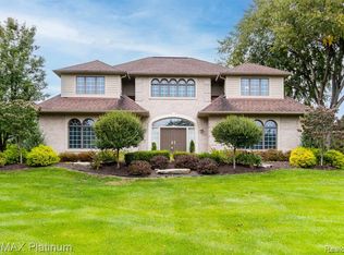 5336 Wyndam Ln, Brighton, MI 48116