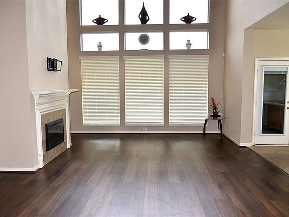 5th image of 5106 Autumn Rose Ln