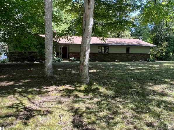 515 S Houghton St, Lake City, MI 49651