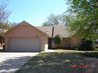 708 Three Oaks Dr, Midwest City, OK 73130