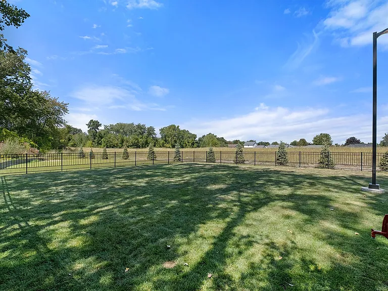 Shoreline Flats Apartments — Photo 45