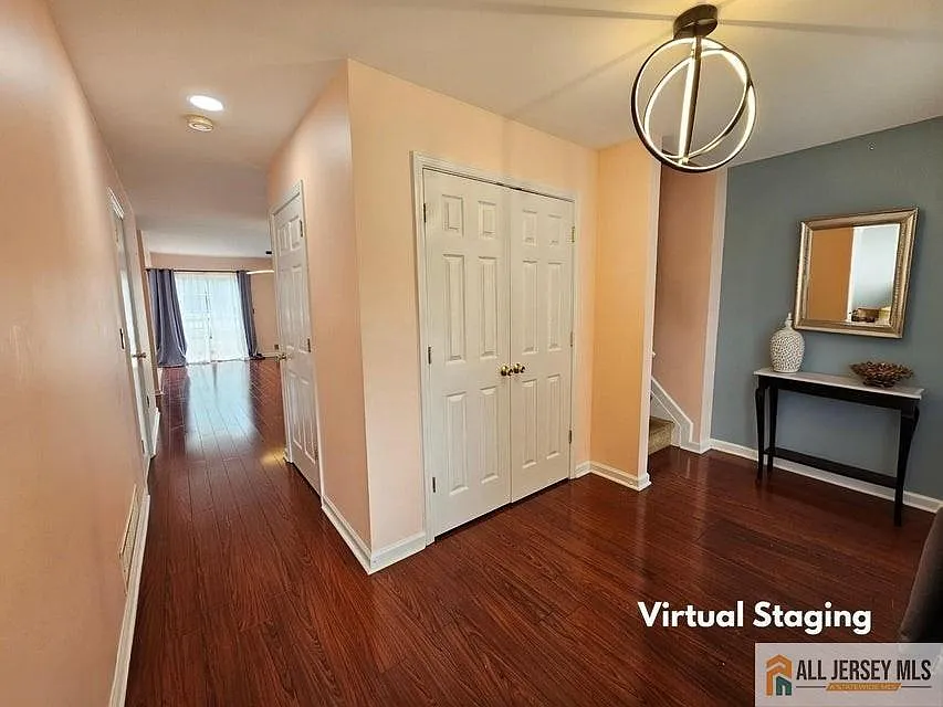 4 bed, 2.5 bath, 1868 sqft, $4,000 — Photo 2