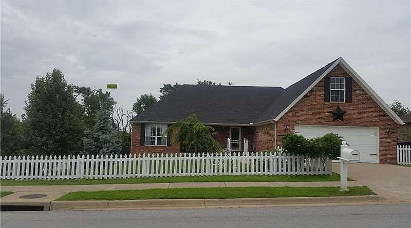 1st image of 104 Lion Dr N