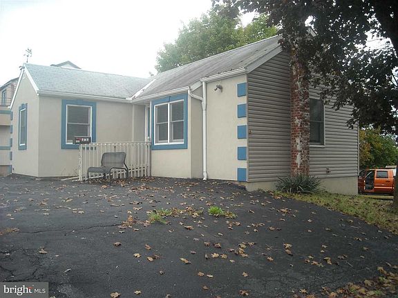 2nd image of 4605 Locust Ln