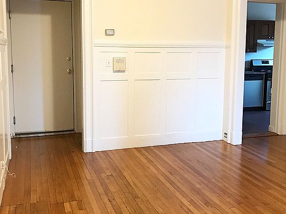5th image of 448 Park Dr APT 20