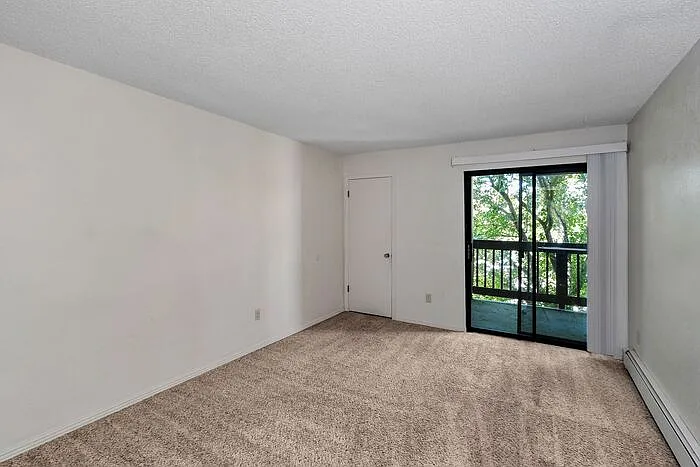125 Franklin Ave #412 — Photo 6