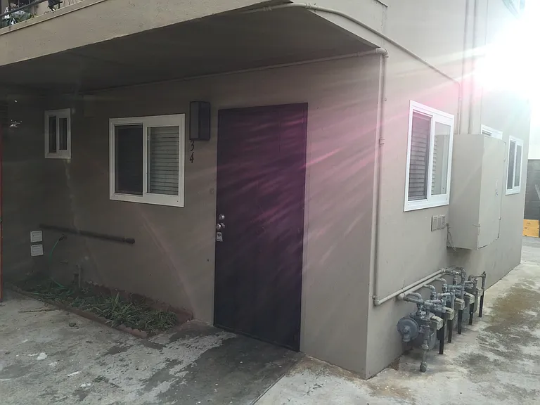 1 Bedroom on Ingraham Street blocks from the beach in Pacific Beach! — Photo 8