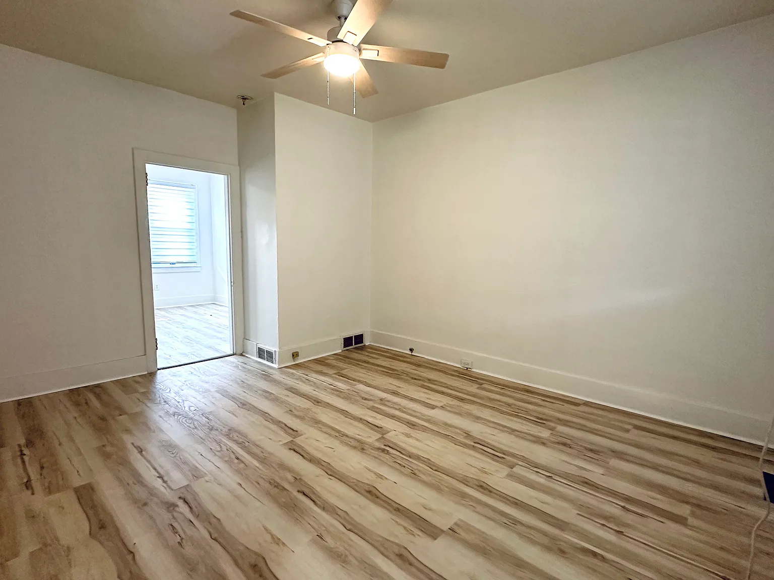 2 bed, 896 sqft, $1,350 — Photo 4