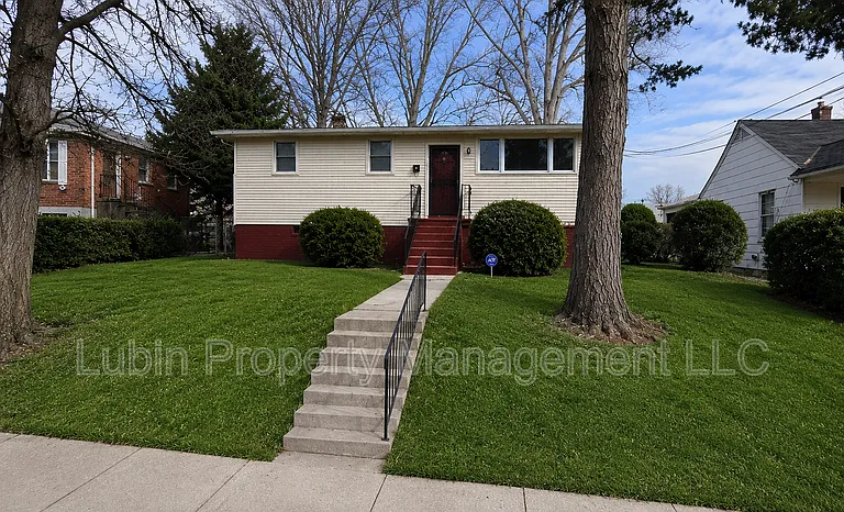 258 Modder Ave — Photo 1