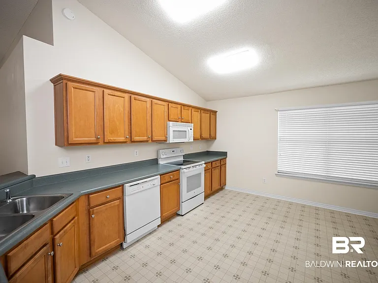 13097 Concord Dr E — Photo 7