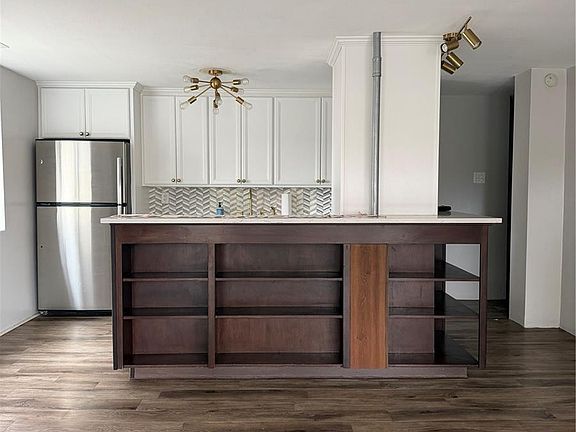 2nd image of 800 N Washington Street #202