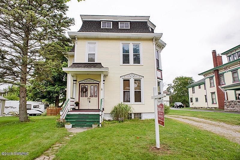 1st image of 133 Grand Rapids St