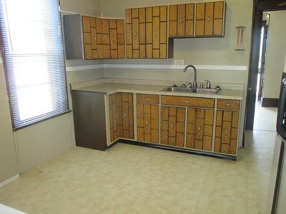 4th image of 209 S Independence Ave