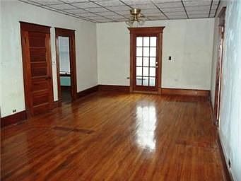 2nd image of 1009 E Wea St