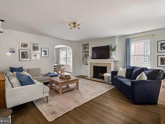 5th image of 679 Cricket Ave