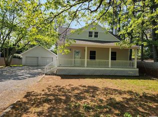 63 Pine Ave, Riverhead, NY 11901