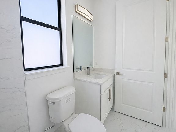4th image of 828 Holmes Ave