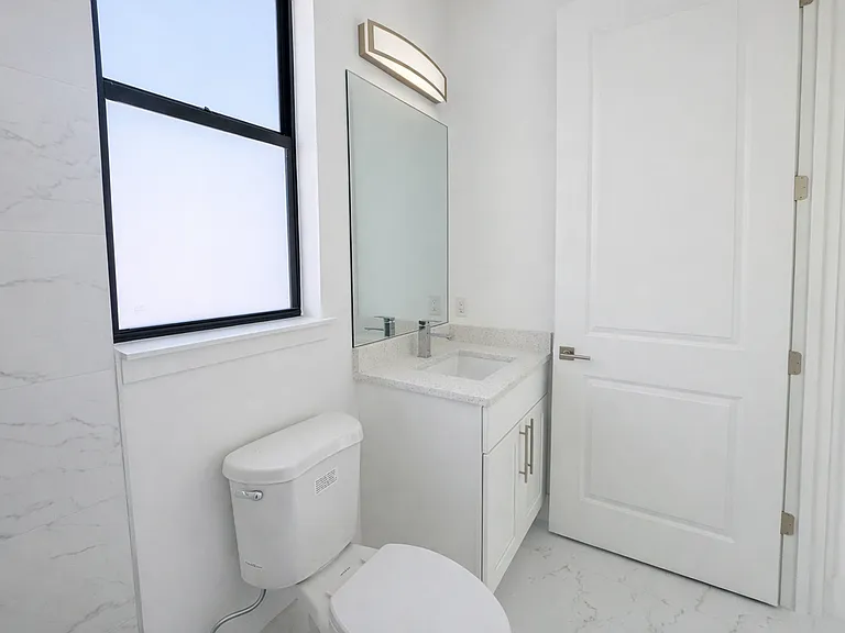828 Holmes Ave — Photo 4