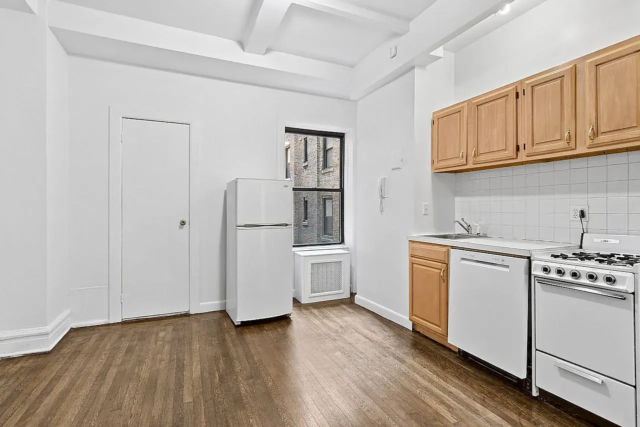 19 West 69th Street — Photo 3