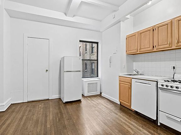3rd image of 19 W 69th St APT 603