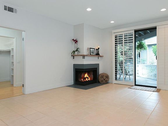 775 Arneill Rd-MLS_Size-004-6-Living Roo