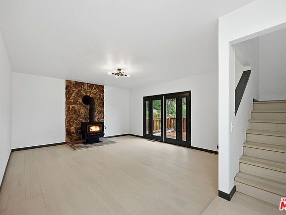 3rd image of 17832 Deer Hill Rd