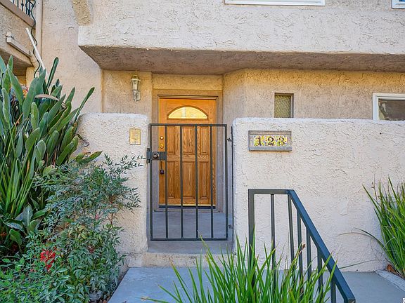 3rd image of 5401 Zelzah Ave APT 123