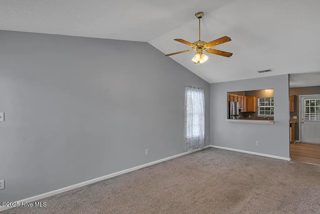 2 bed, 2.0 bath, 882 sqft, $1,300 — Photo 3