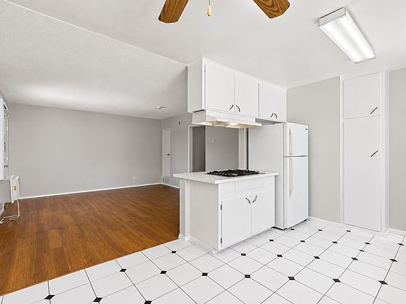 5th image of 209-215 E Live Oak St #209-17