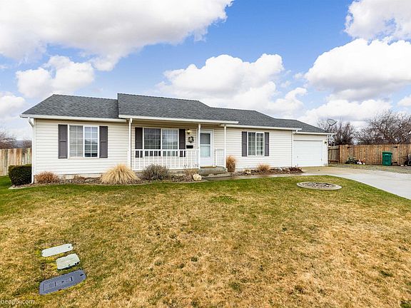 2nd image of 2925 N Glenbrook Ln