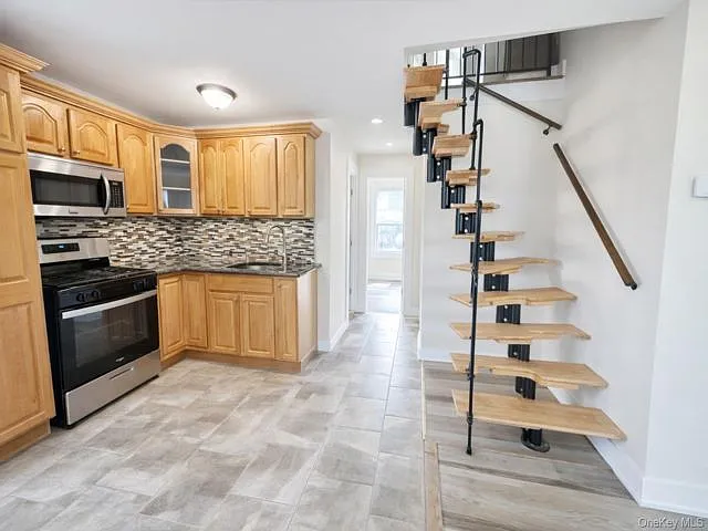 46 Dawson Ave #1 — Photo 5