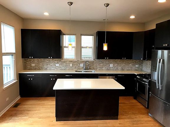 2nd image of 2429 N Francisco Ave #Sfh
