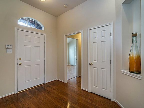 3rd image of 3519 Chesapeake Ct