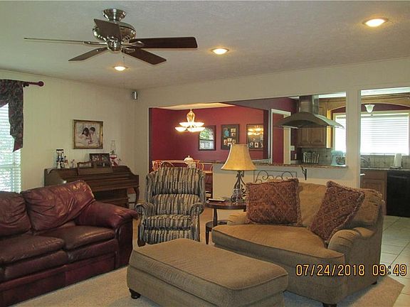 4th image of 2409 Wellington Dr