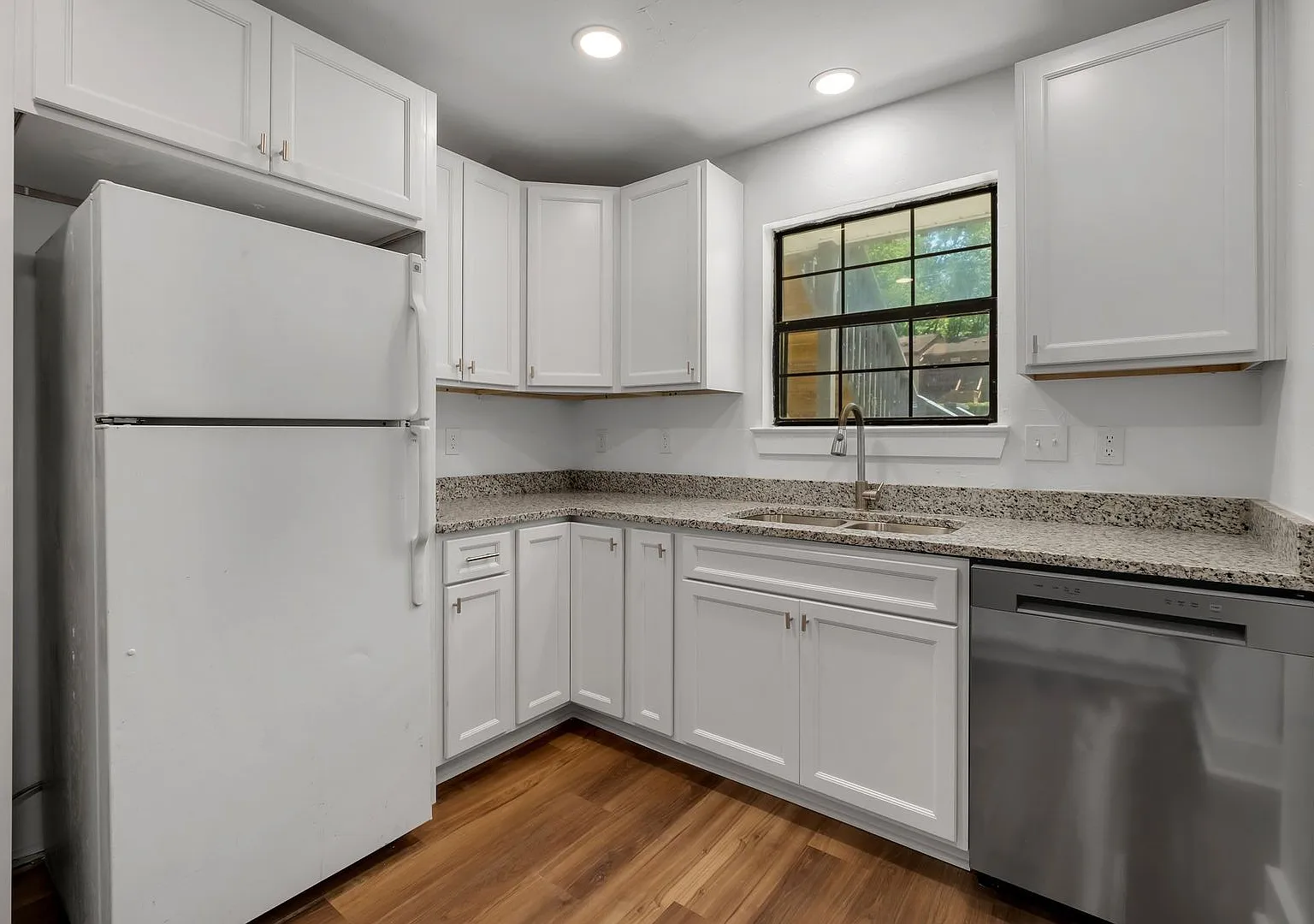 2956 Woodrich Dr — Photo 4