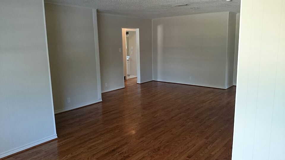 2nd image of 2717 Willow Park St