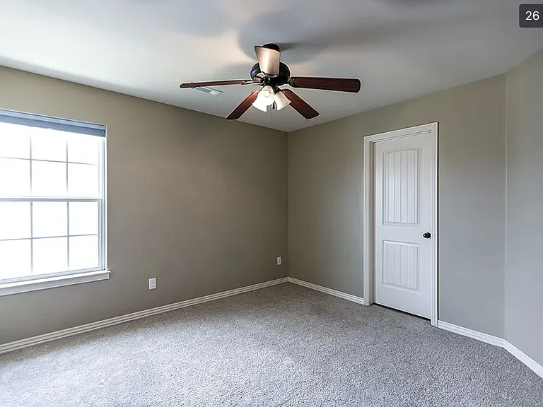 604 N Longfellow Ln — Photo 15