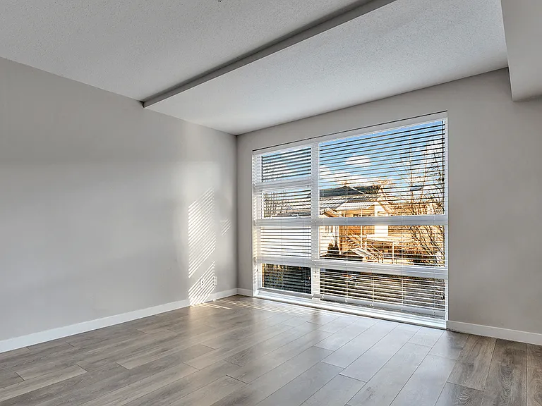 4320 Slocan St — Photo 12