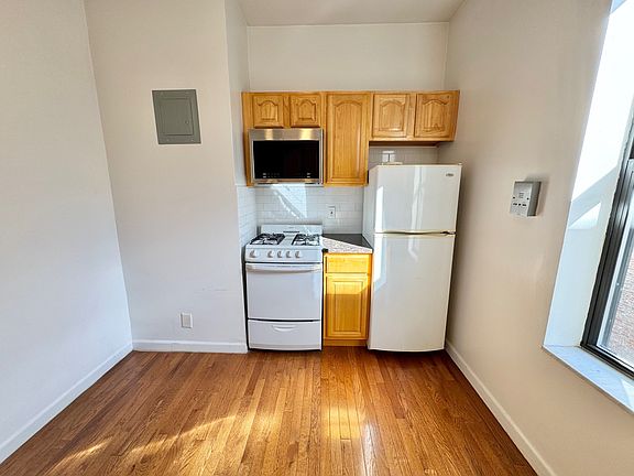 2nd image of 360 W 15th St APT 504