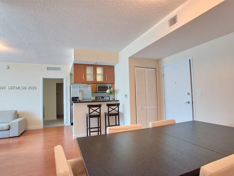 601 NE 23rd St #1004 — Photo 3